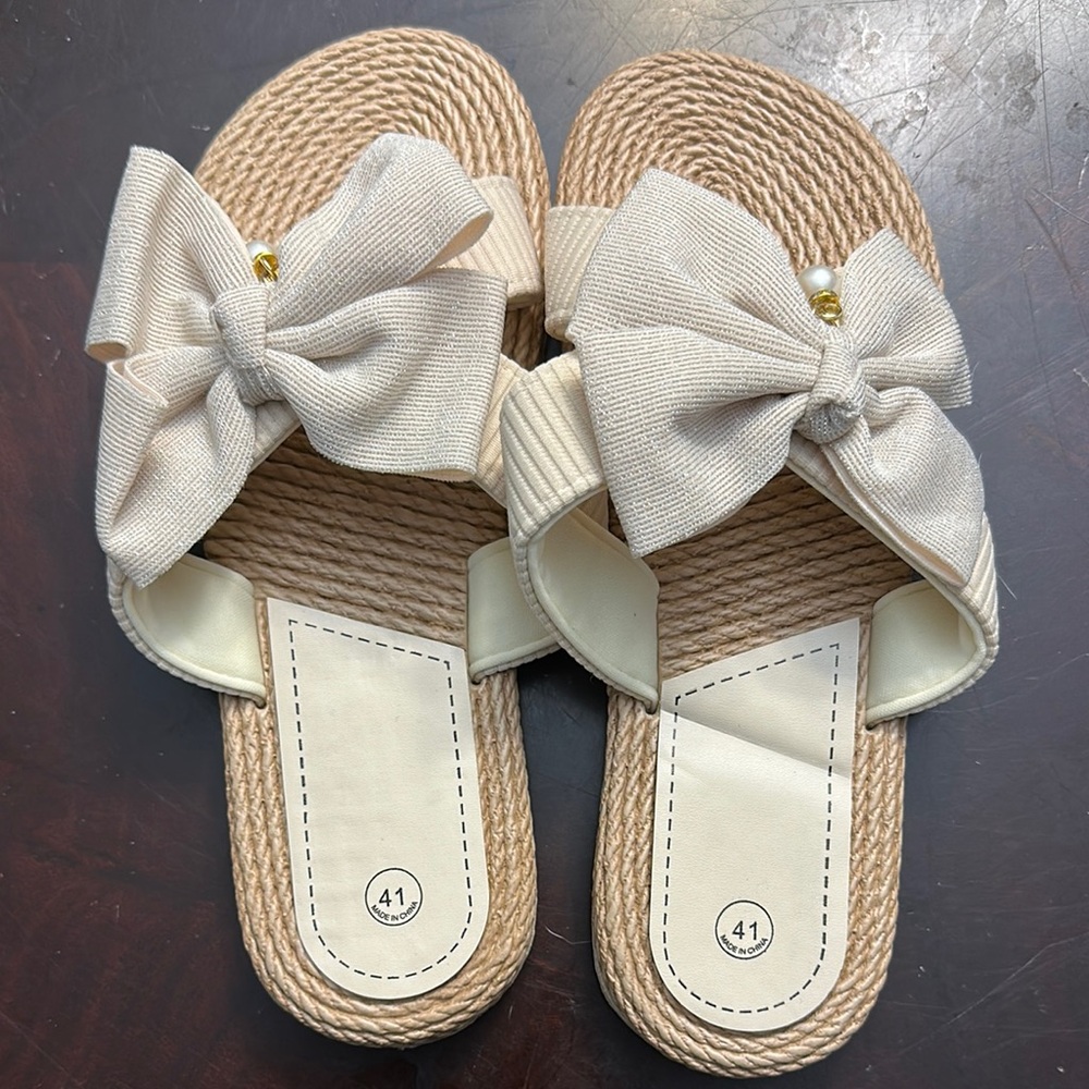 NWOT Cream Slip-On Sandals with Bow and Woven Sole